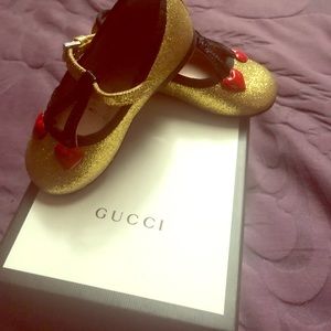 Gucci toddler T straps shoes